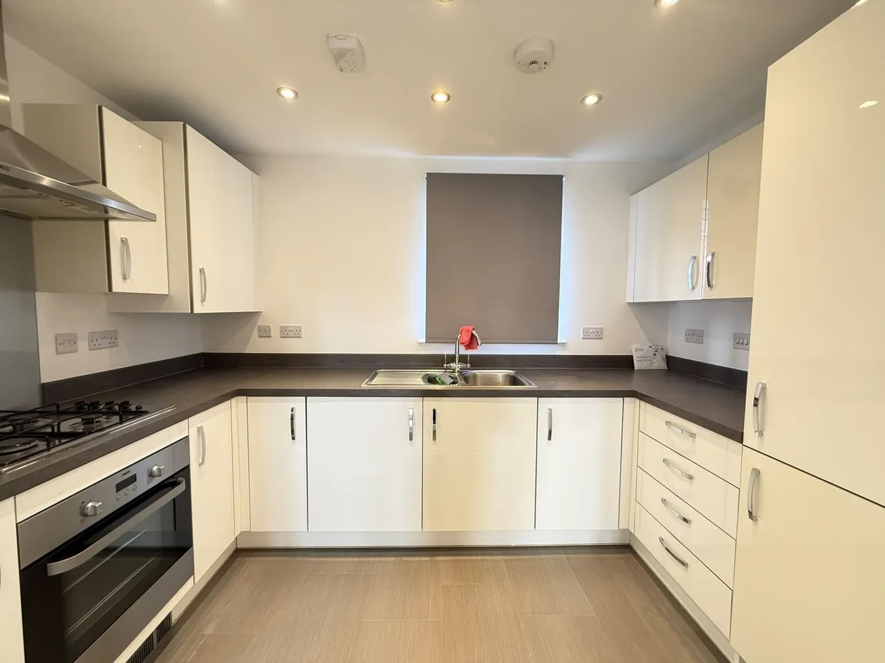 London Road, NN17, photo 2