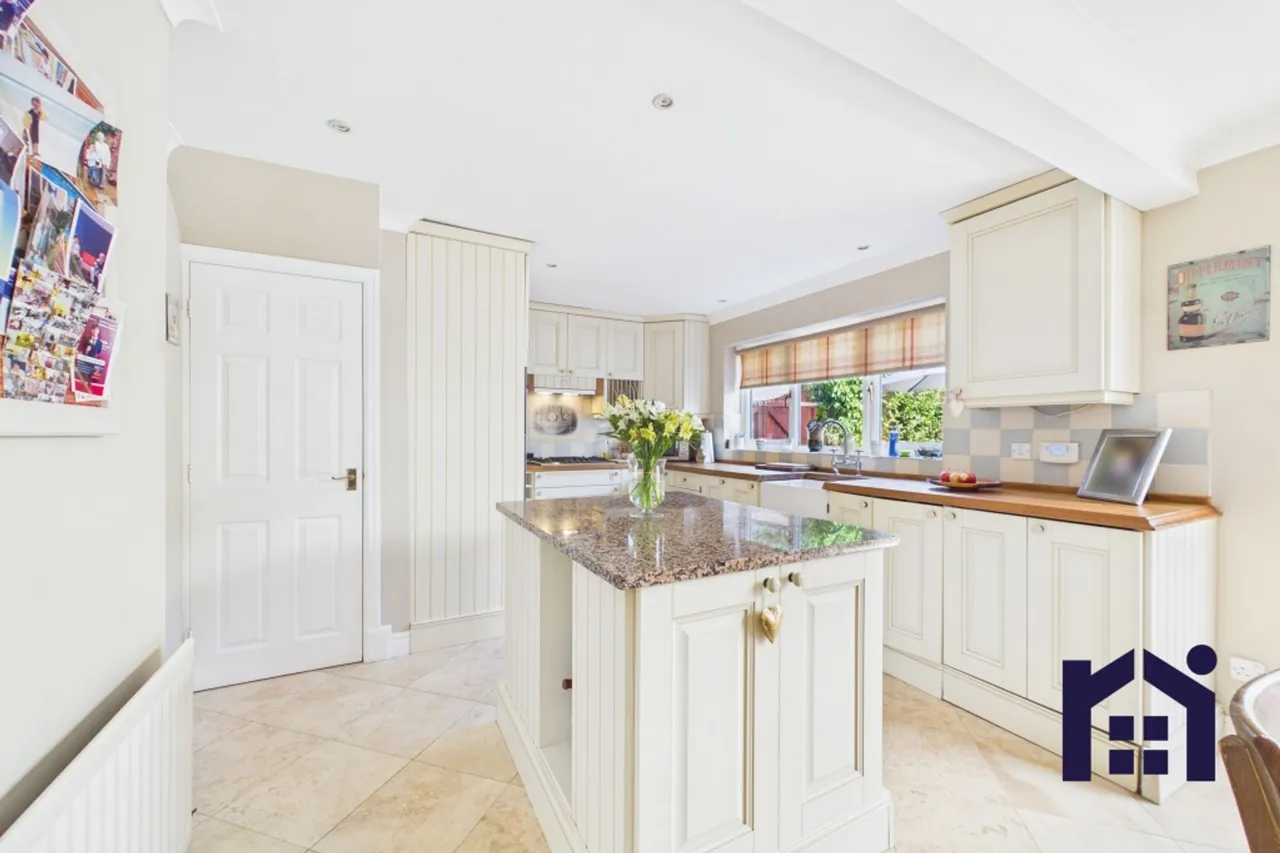 Stokes Hall Avenue, Leyland, PR25 3FA, photo 6