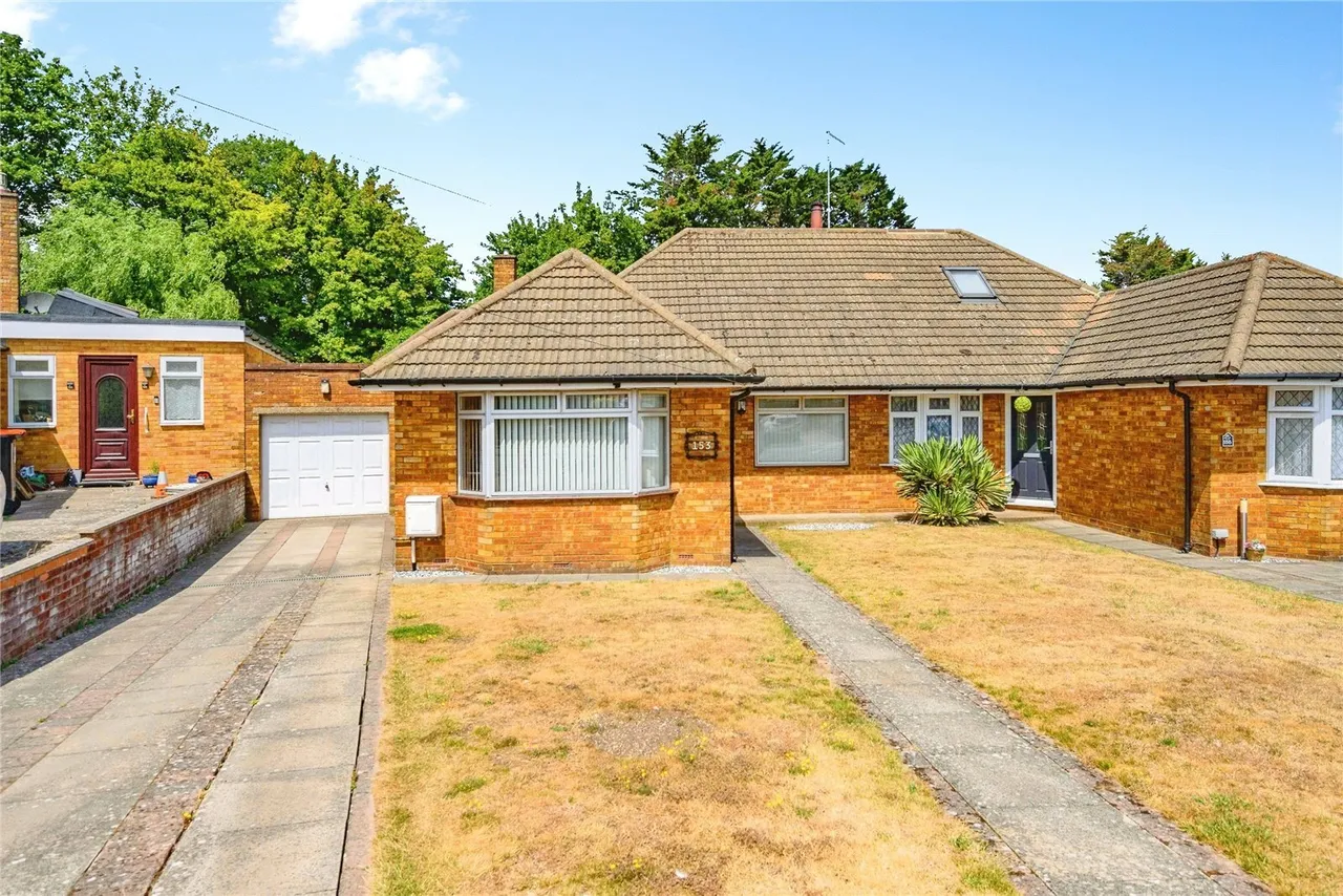 2 bed house for sale — Ridgeway Avenue, Dunstable, Bedfordshire, LU5