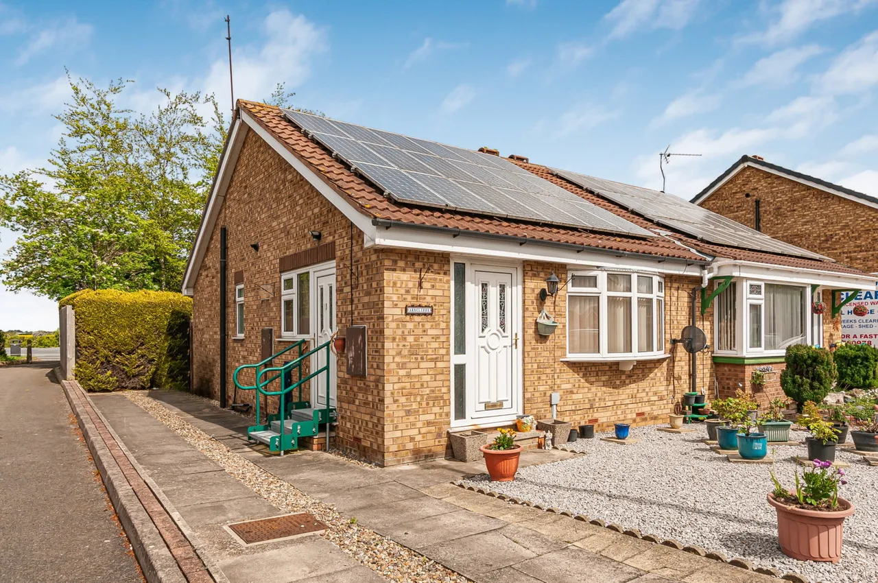 2 bed house for sale, Laburnum Drive, Beverley, HU17