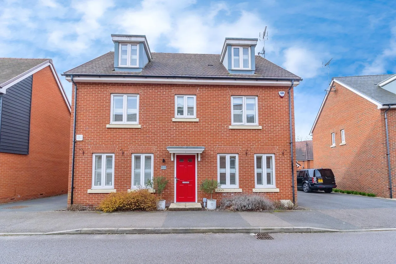 5 bed house for sale, Rye Field, Bedford, MK45