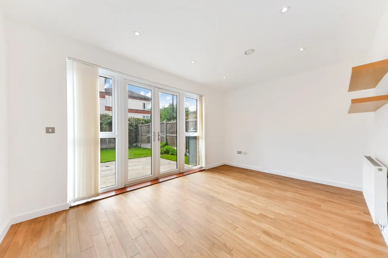 Reynard Way, Brentford, TW8, photo 2