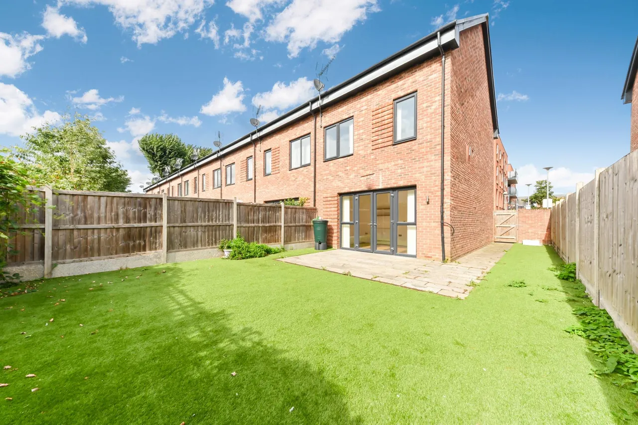 Reynard Way, Brentford, TW8, photo 3