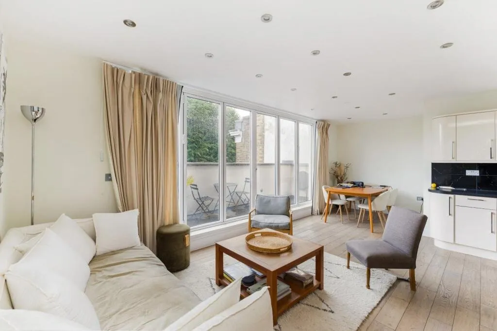 3 bed flat to rent, Maxwell Road, Fulham, SW6