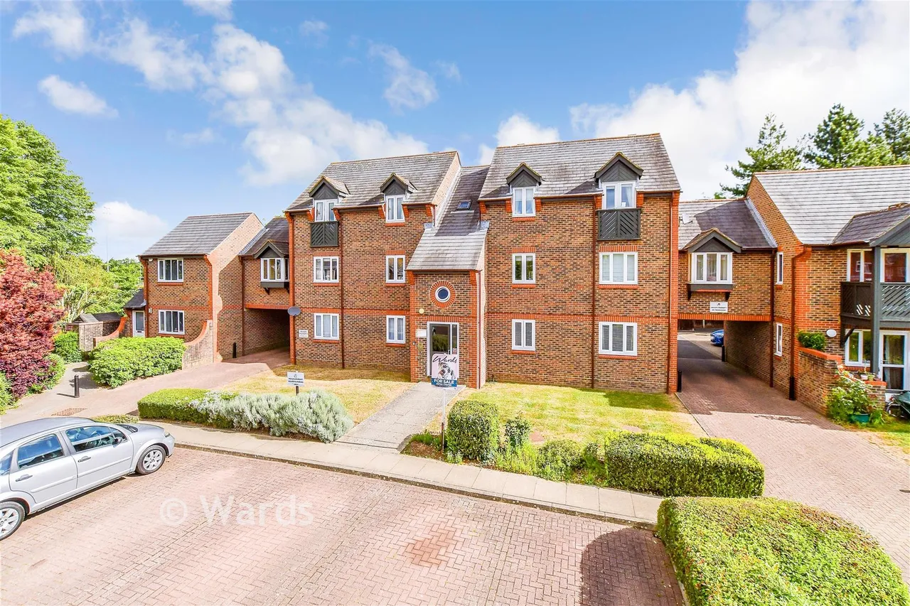 1 bed flat for sale, Douglas Road, Tonbridge, TN9