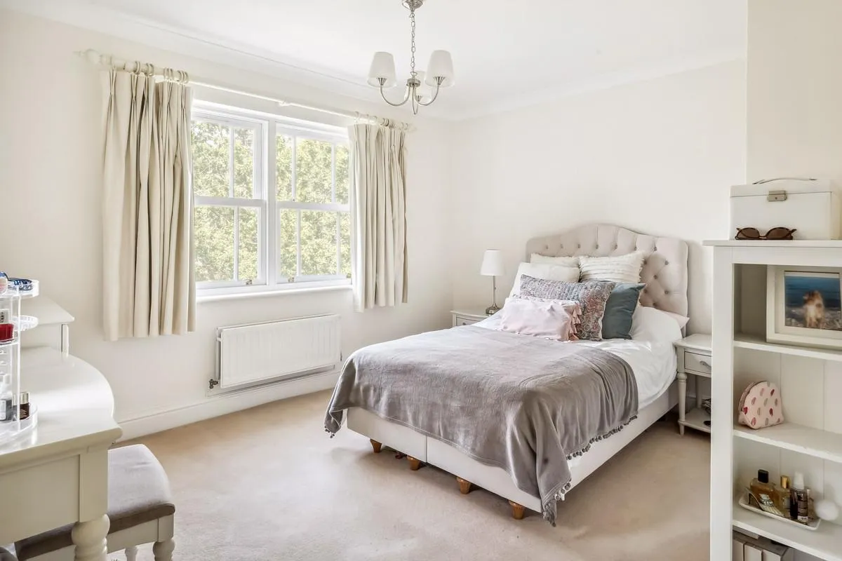Sandringham Park, KT11, photo 17