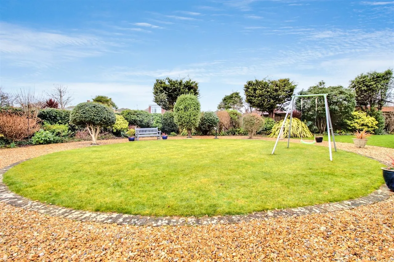 Alinora Crescent, Goring-By-Sea, Worthing, photo 26