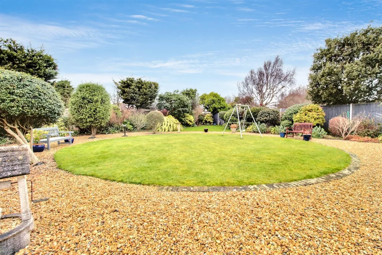 Alinora Crescent, Goring-By-Sea, Worthing, photo 3