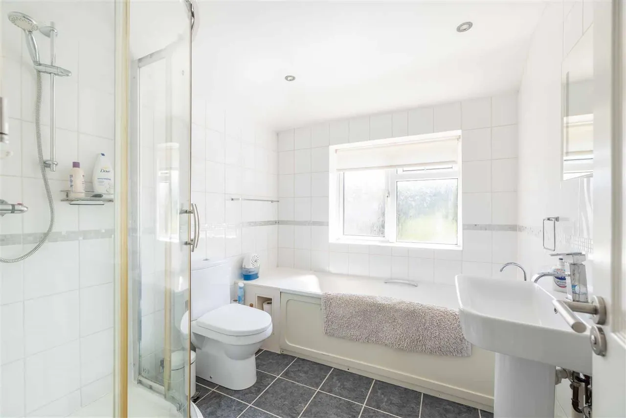 Meadow Way, Old Windsor, Windsor, SL4 2NX, photo 10