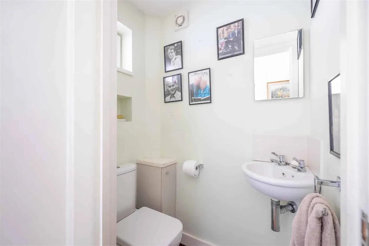 Meadow Way, Old Windsor, Windsor, SL4 2NX, photo 5