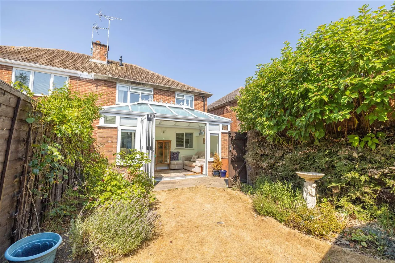 Meadow Way, Old Windsor, Windsor, SL4 2NX, photo 13