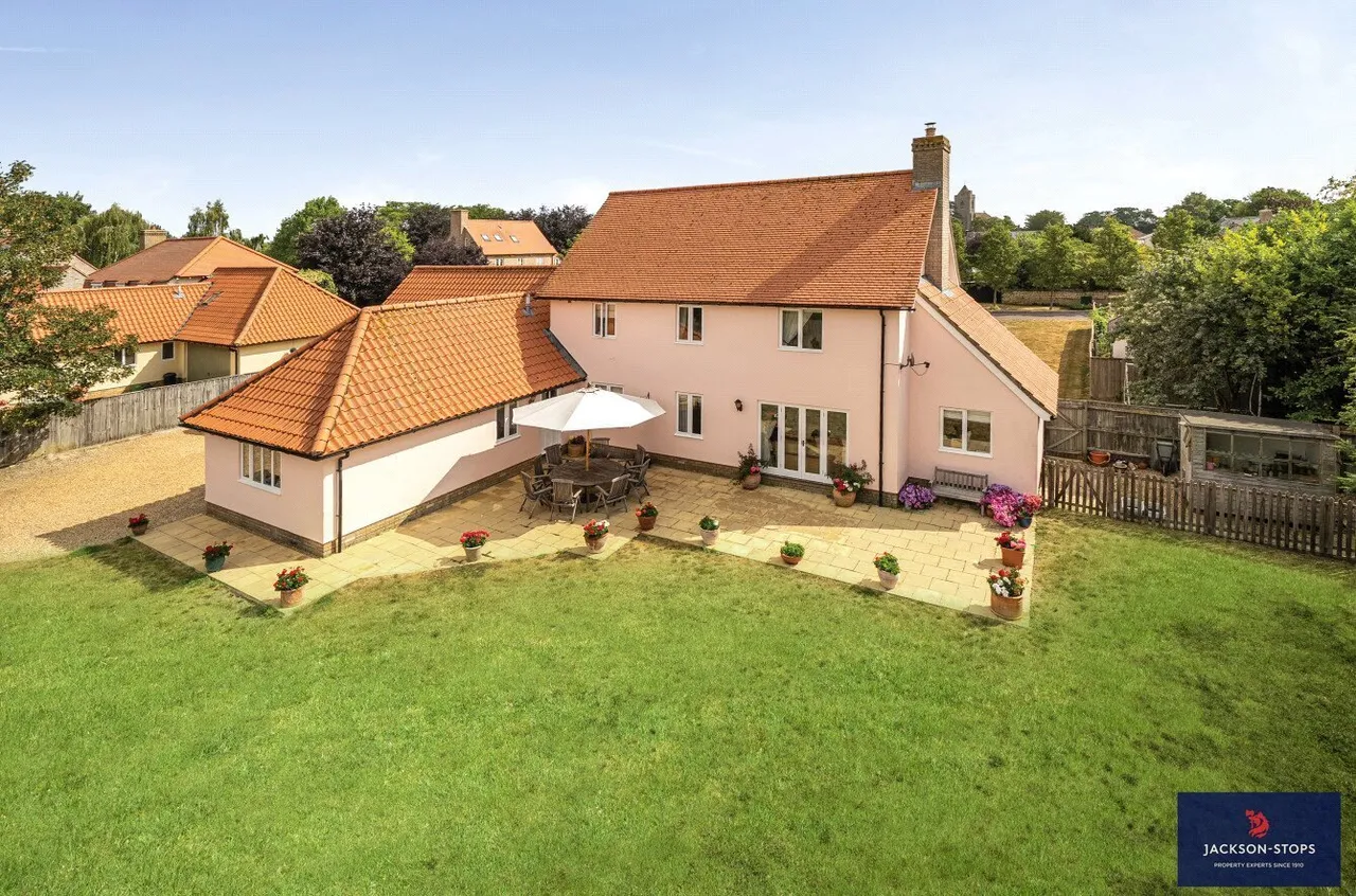 4 bed property for sale, Priory Gardens, Isleham, CB7