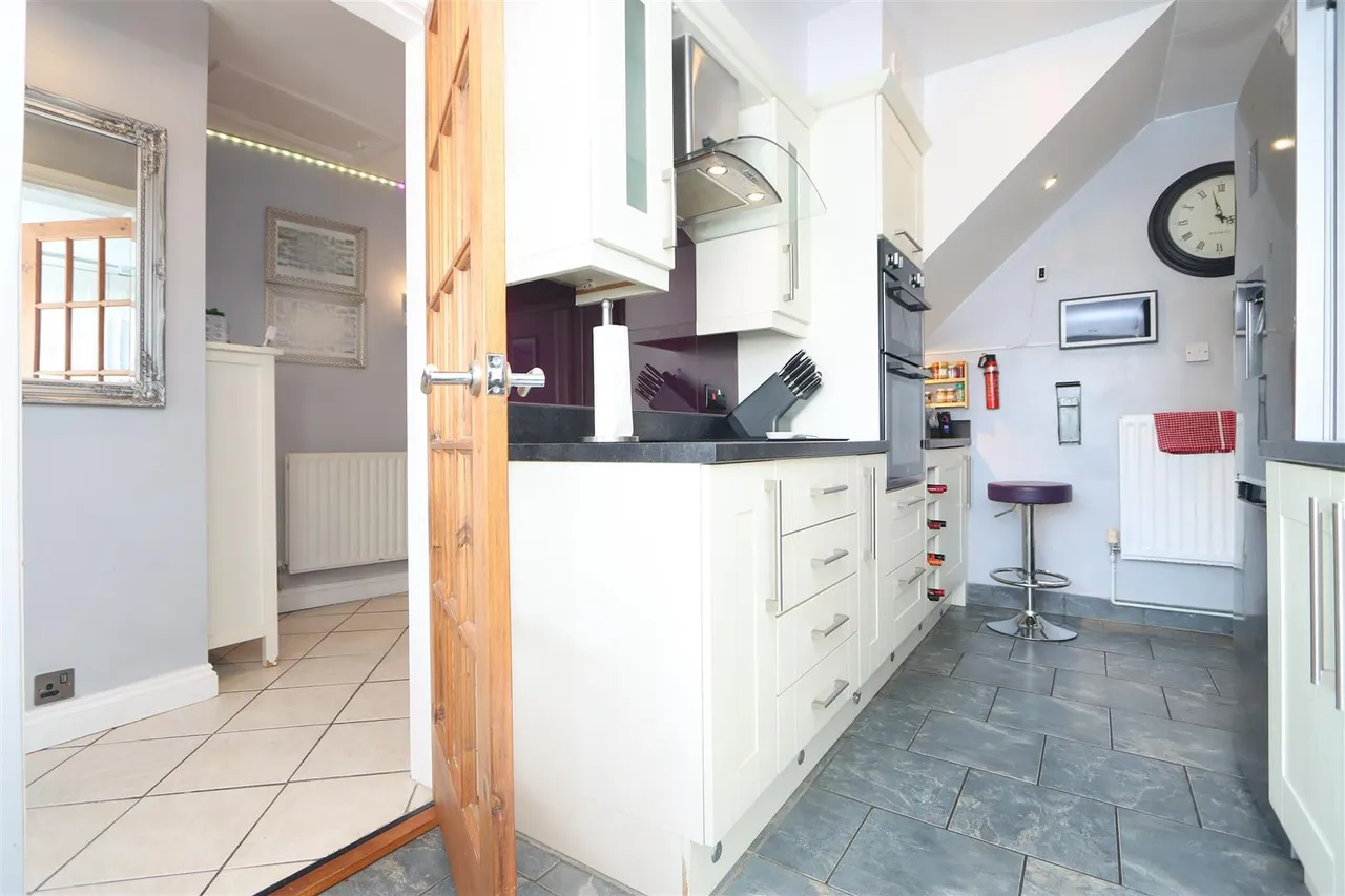Ferndale Crescent, Kidderminster, photo 6
