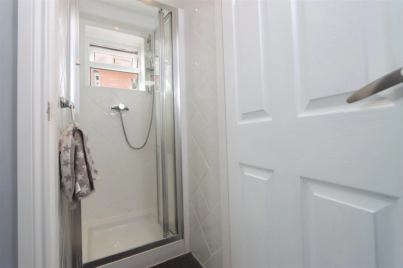 Ferndale Crescent, Kidderminster, photo 11