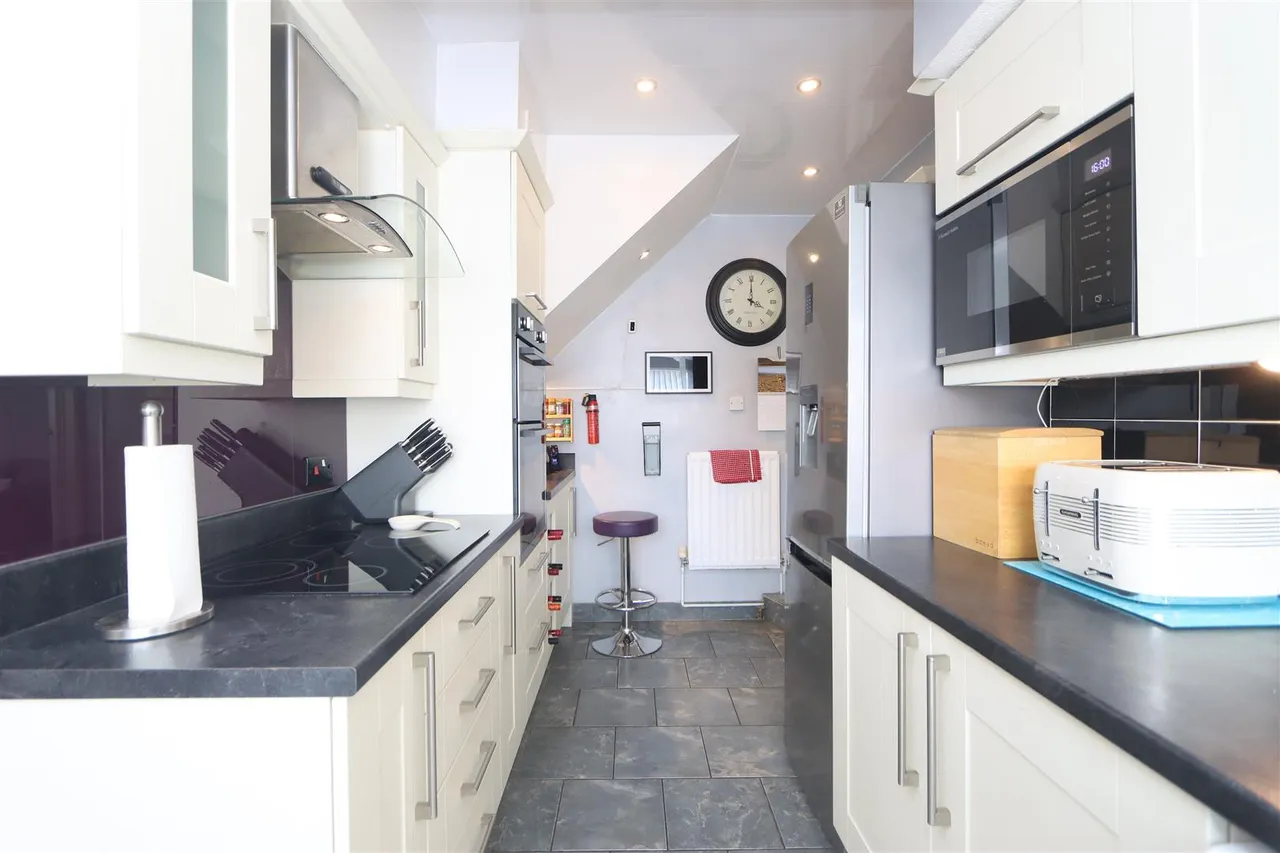 Ferndale Crescent, Kidderminster, photo 4