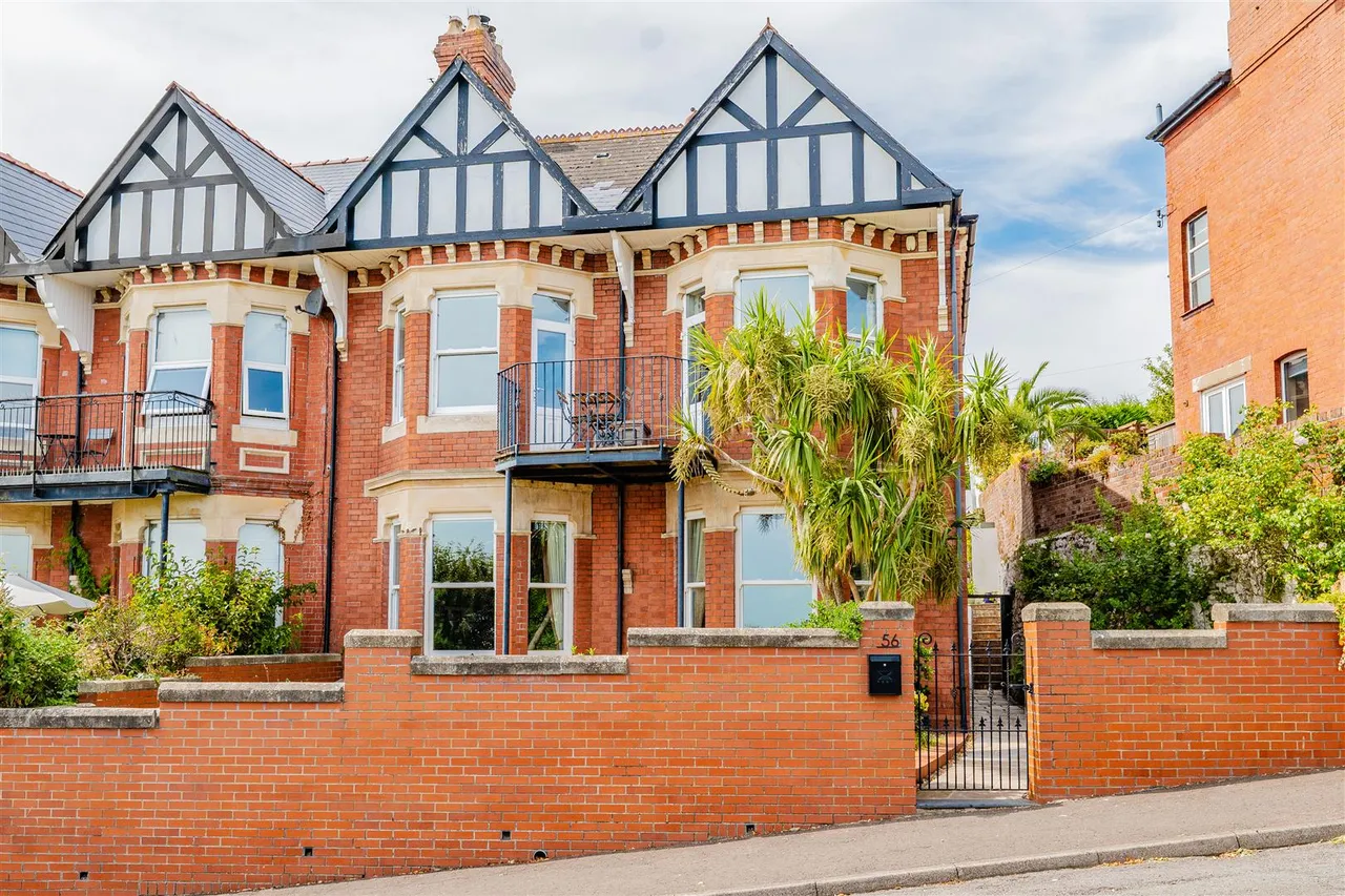 4 bed house for sale, Redbrink Crescent, Barry, CF62