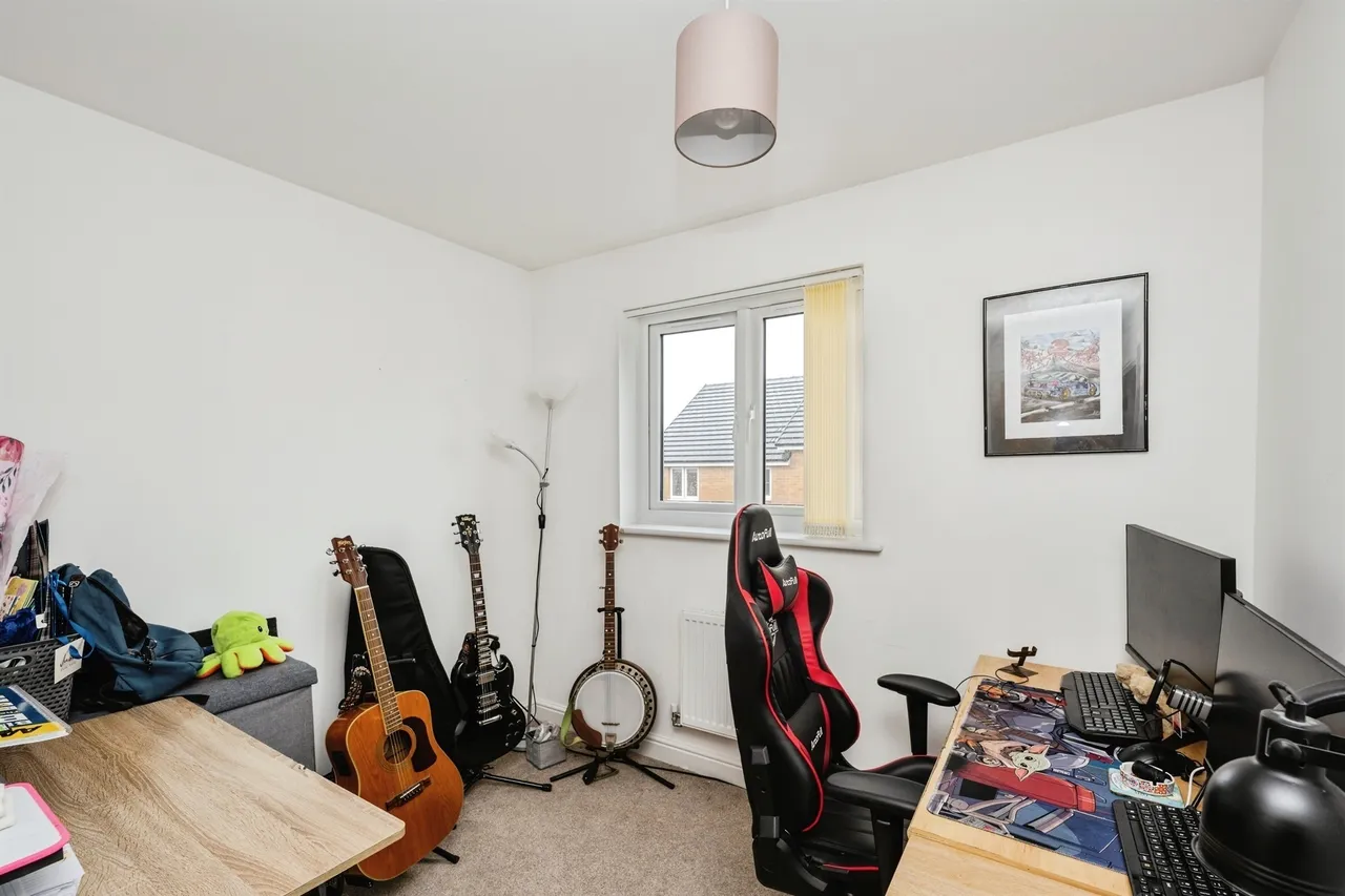 Clos Coed Derw Llanelli, SA14, photo 15