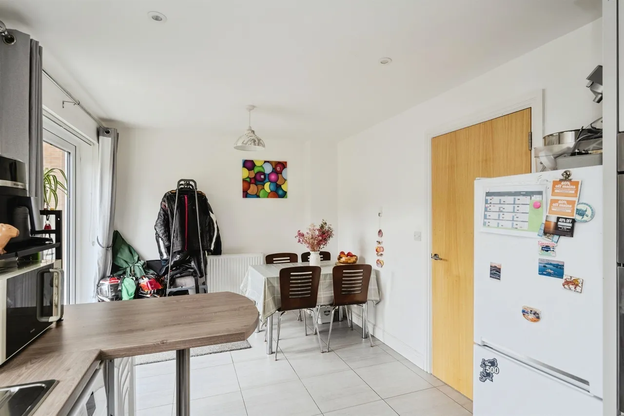 Clos Coed Derw Llanelli, SA14, photo 9