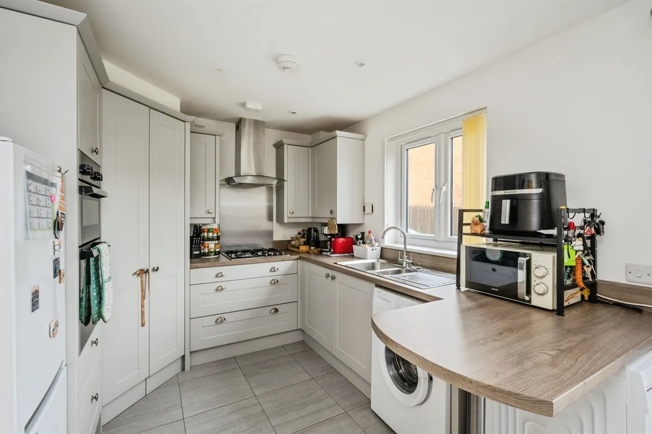 Clos Coed Derw Llanelli, SA14, photo 7