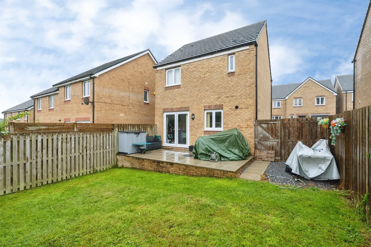 Clos Coed Derw Llanelli, SA14, photo 19