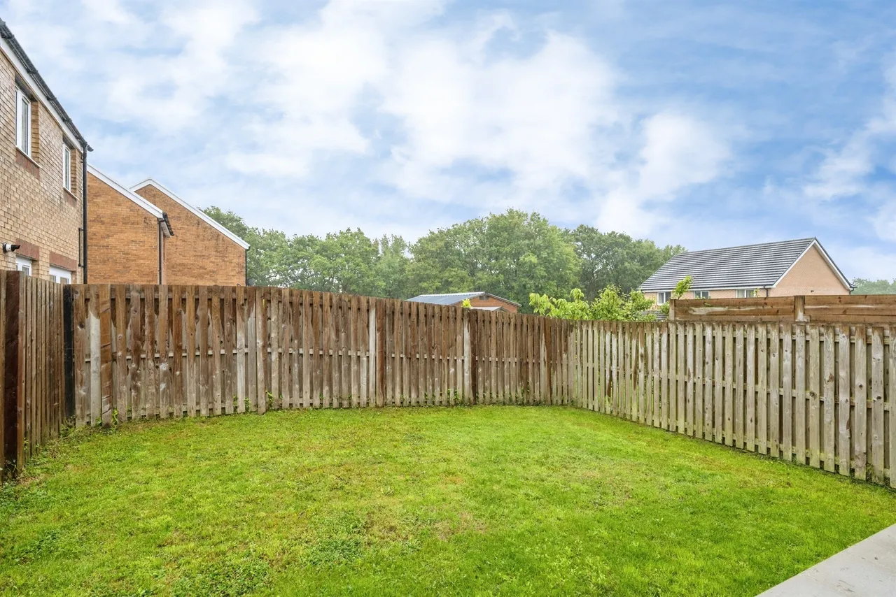 Clos Coed Derw Llanelli, SA14, photo 18