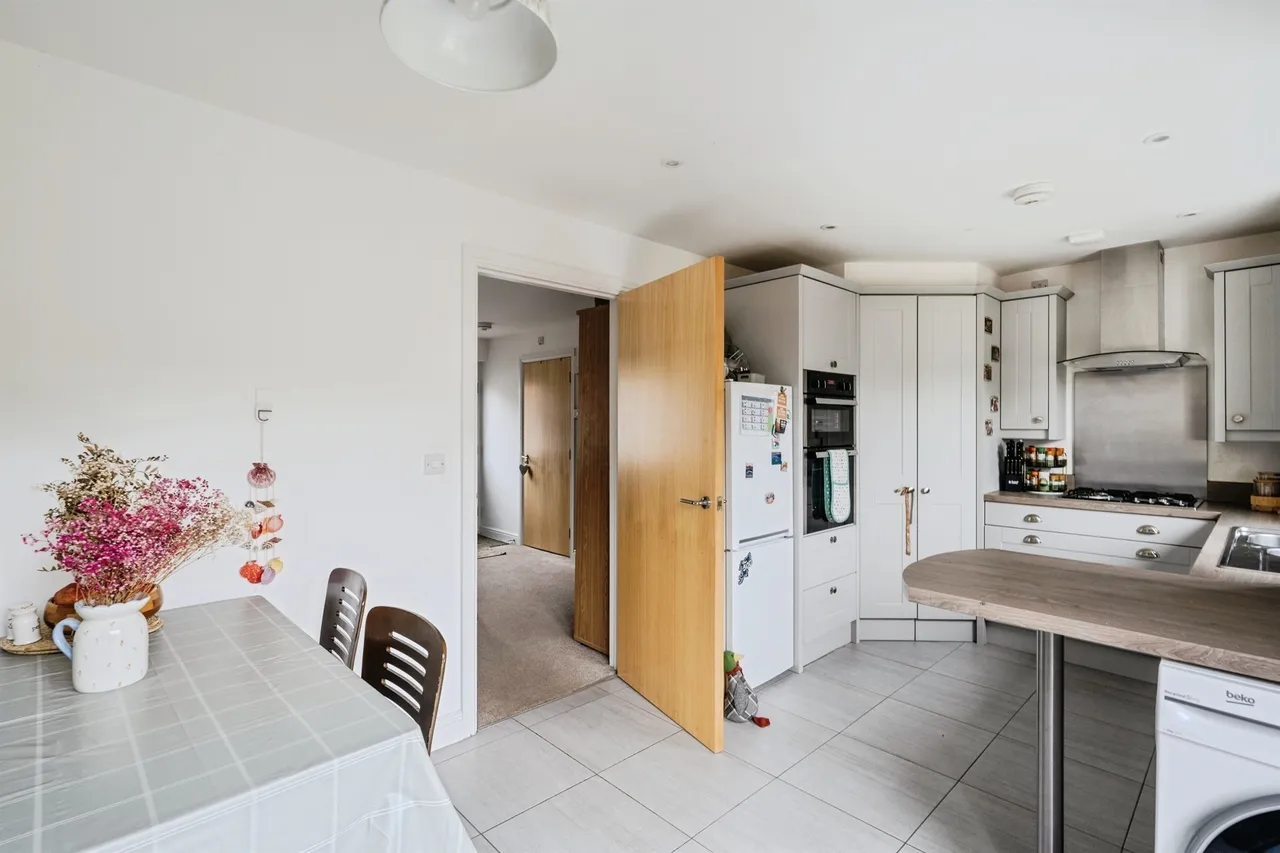 Clos Coed Derw Llanelli, SA14, photo 10