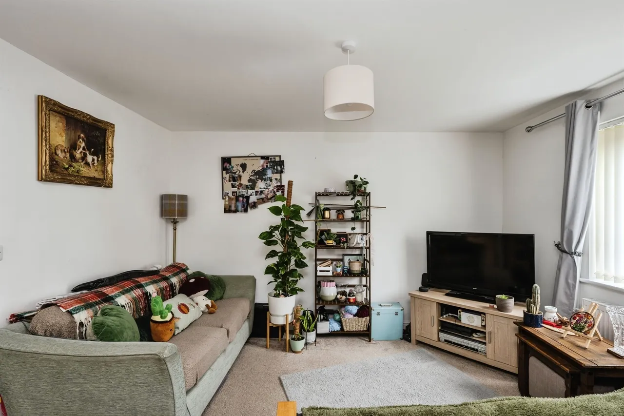 Clos Coed Derw Llanelli, SA14, photo 3