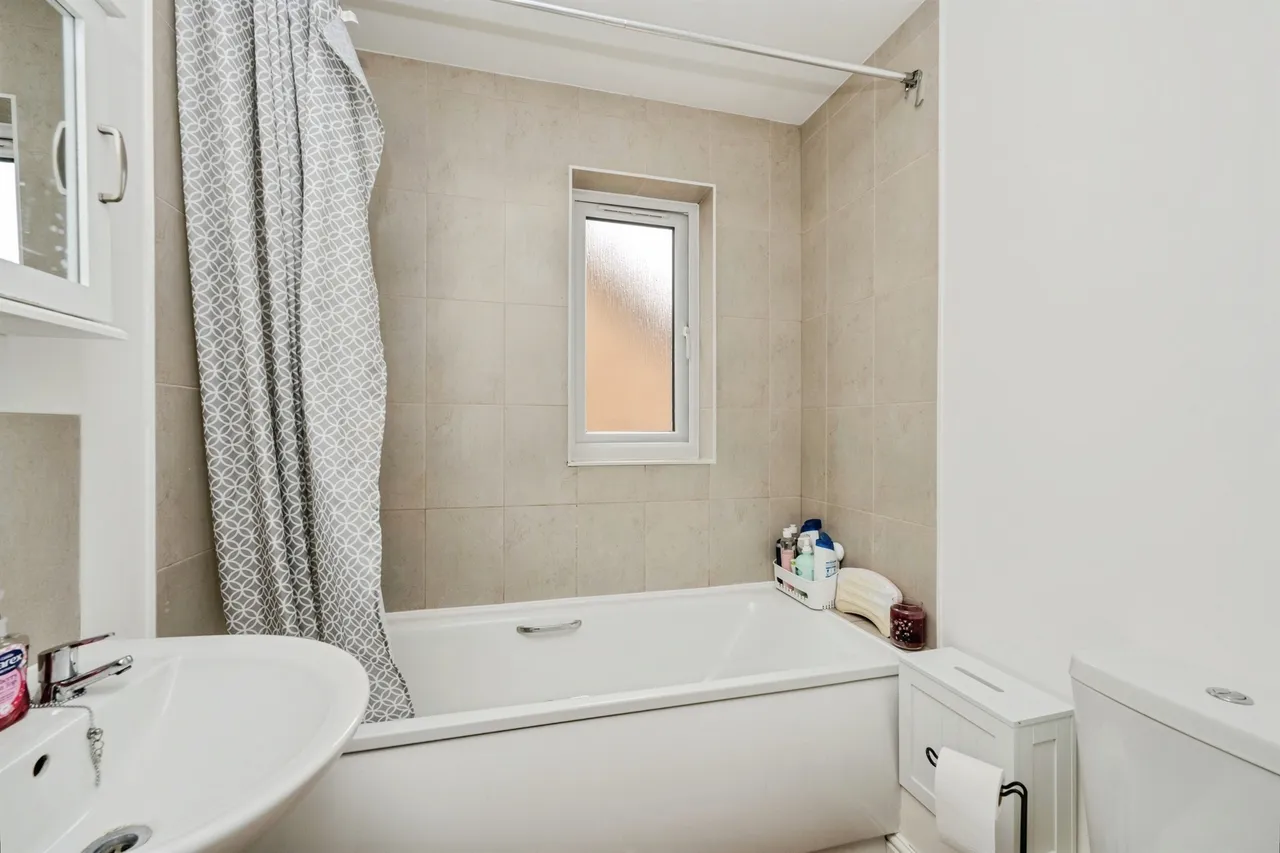 Clos Coed Derw Llanelli, SA14, photo 16