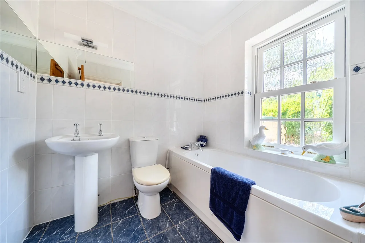 Arrow Lane, Hartley Wintney, Hampshire, RG27 8LR, photo 9