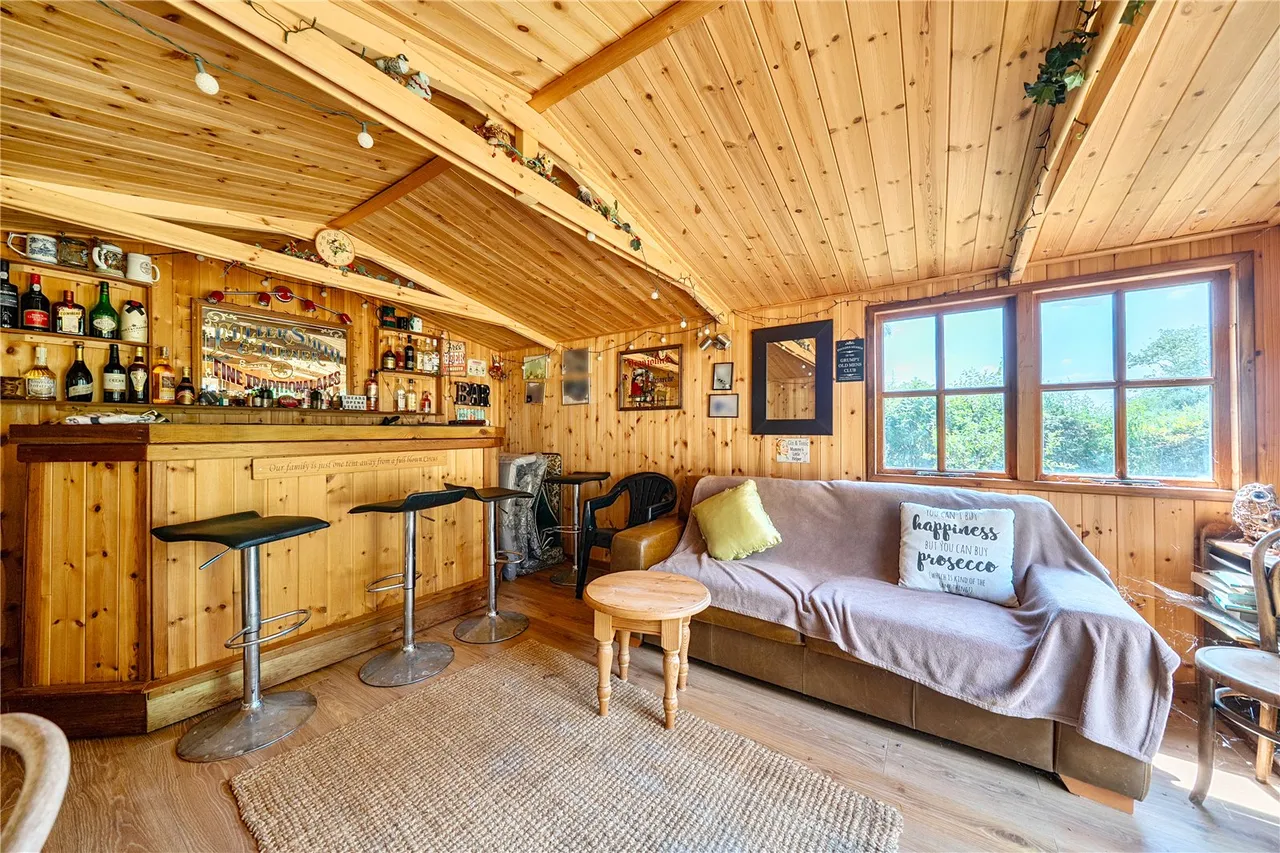 Arrow Lane, Hartley Wintney, Hampshire, RG27 8LR, photo 14