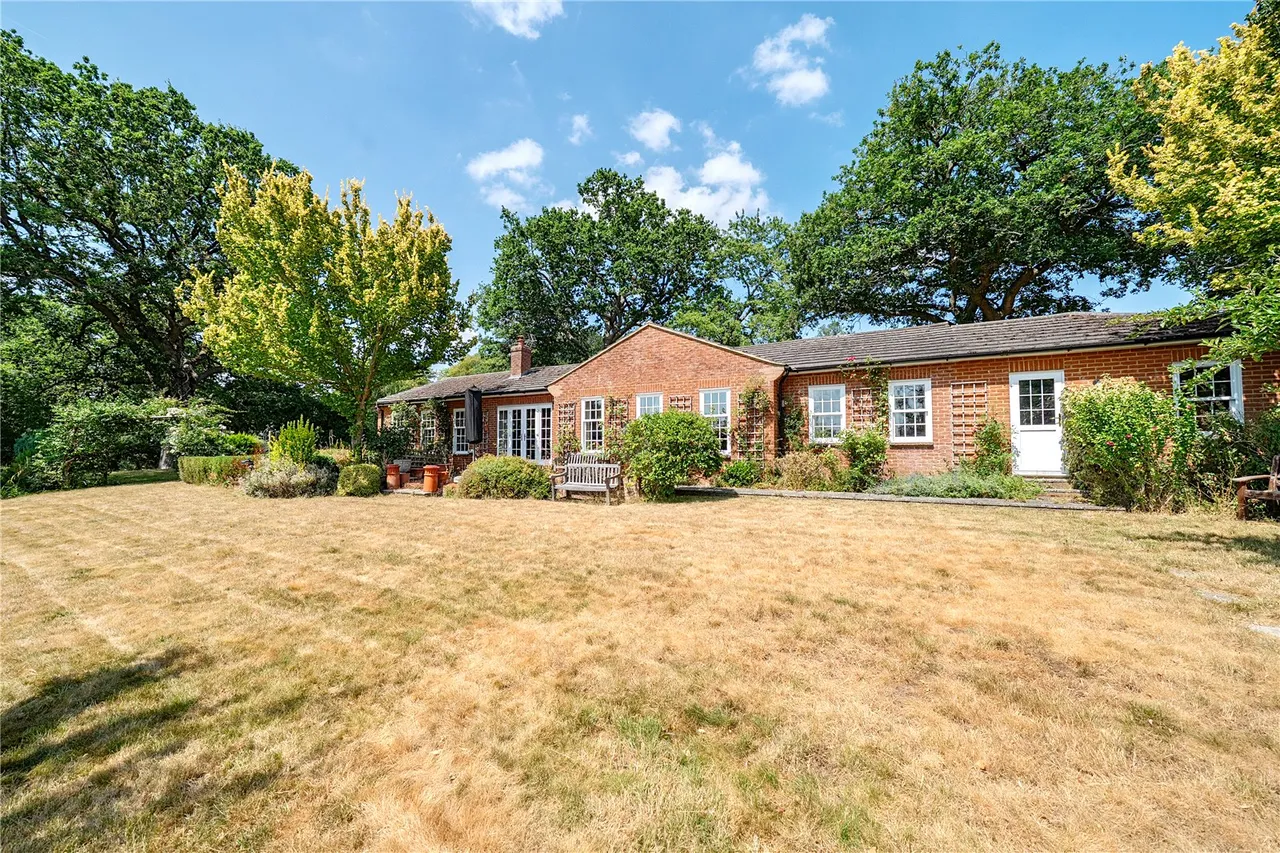 Arrow Lane, Hartley Wintney, Hampshire, RG27 8LR, photo 2