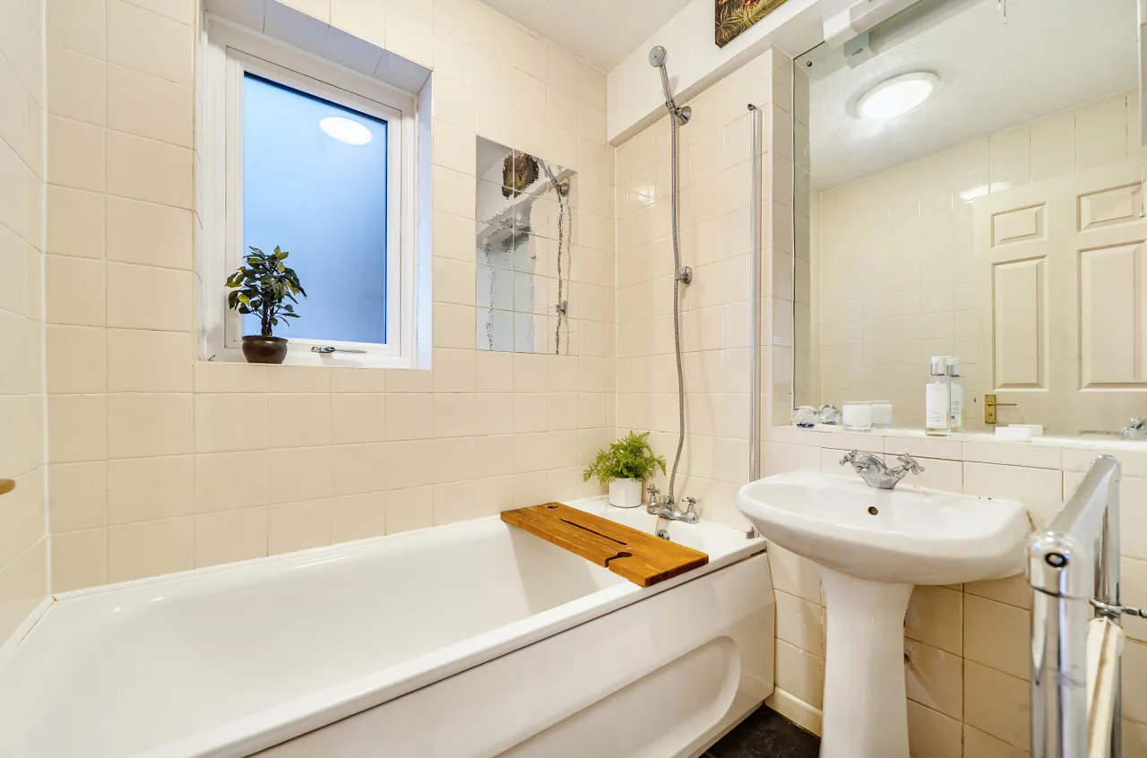 Mayfair Gardens, Banister Park, SO15, photo 10