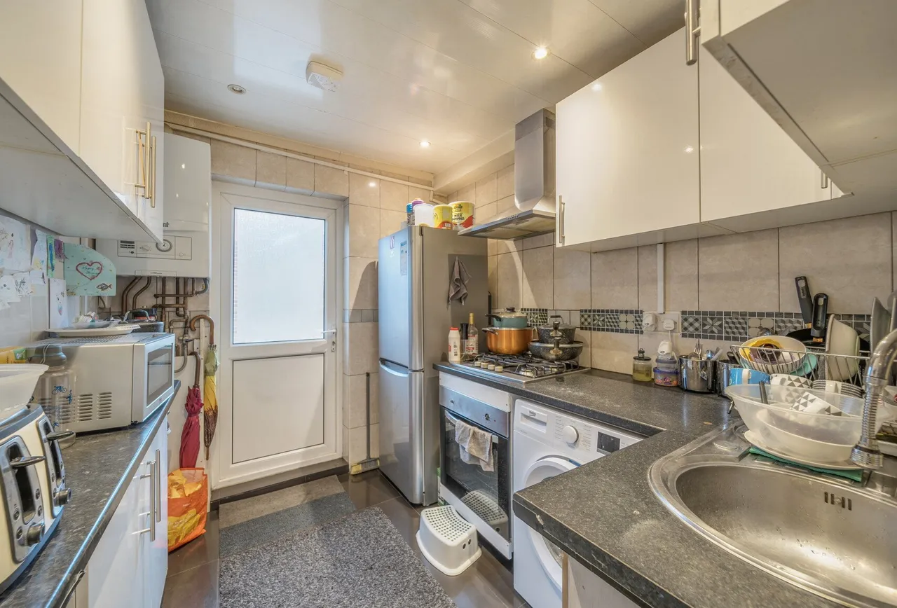 3 bed flat for sale — Church Lane, London, NW9 8AD
