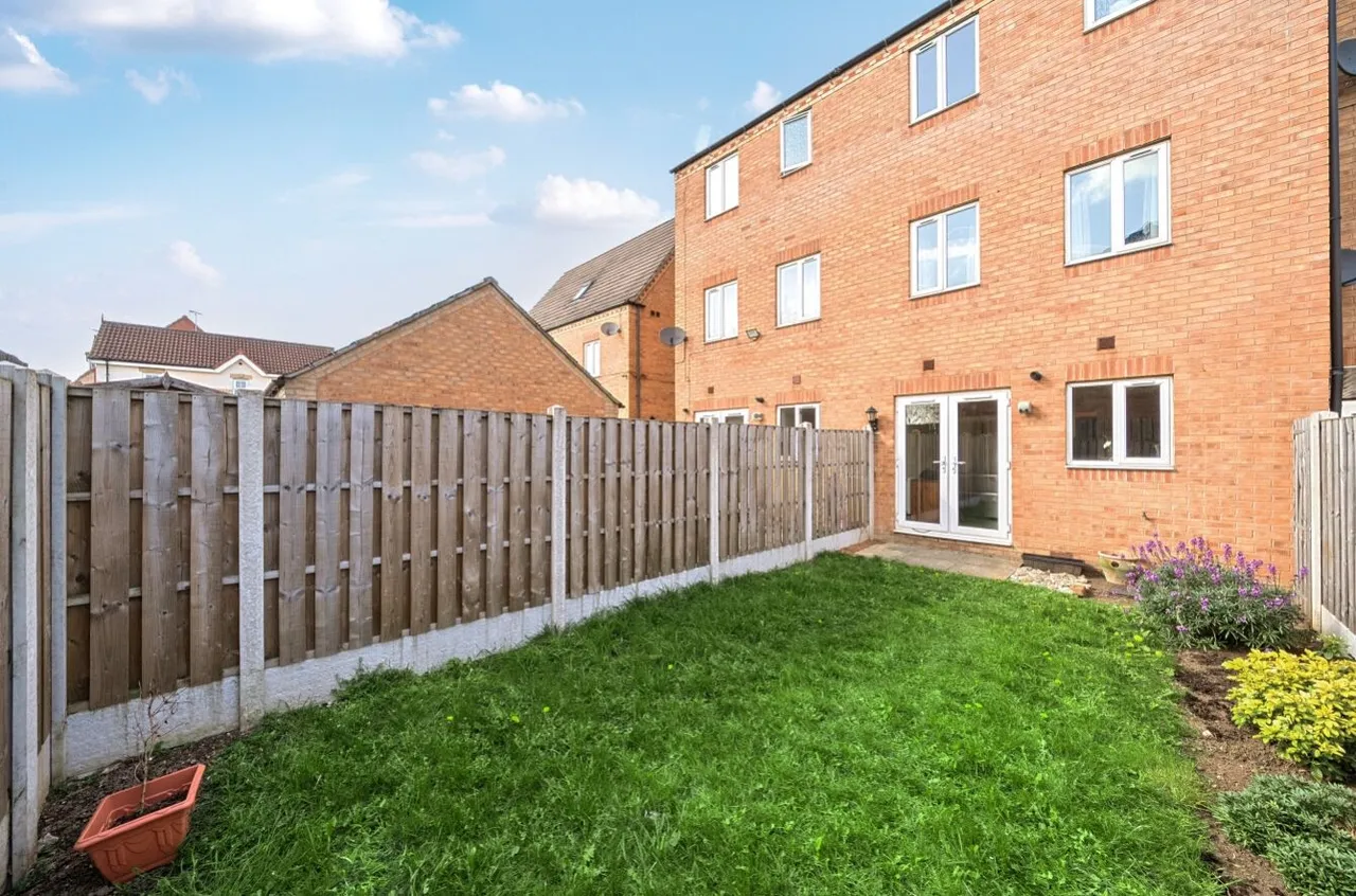 Carson Avenue, Dinnington, S25, photo 4