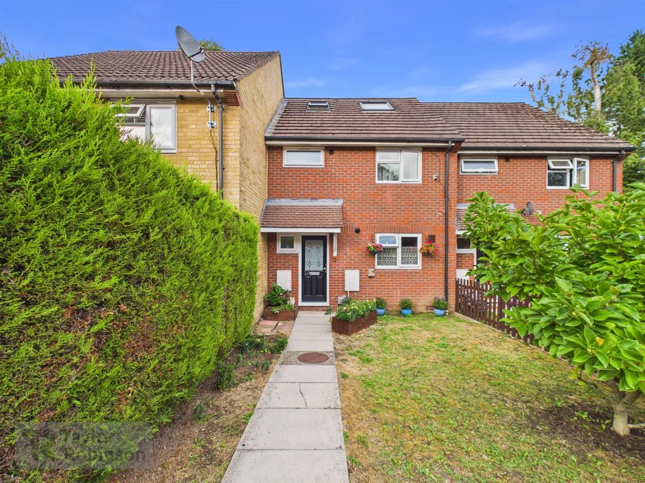 Jackson Road, Broadfield, RH11, photo 15