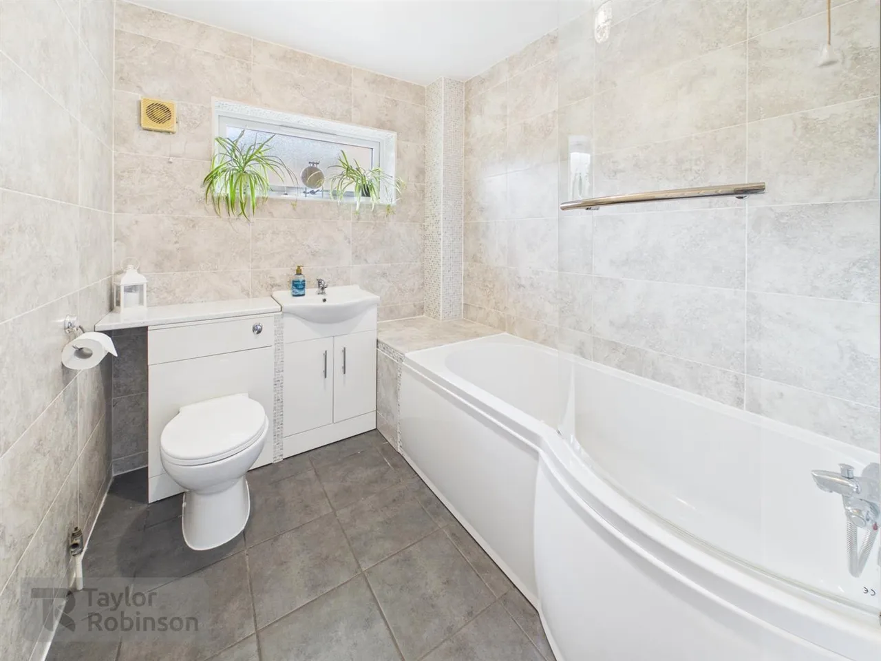 Jackson Road, Broadfield, RH11, photo 8