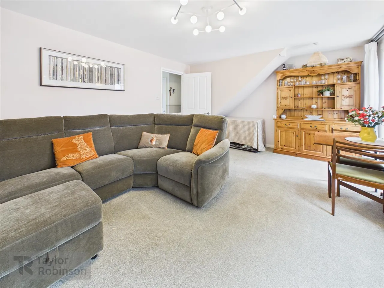 Jackson Road, Broadfield, RH11, photo 5