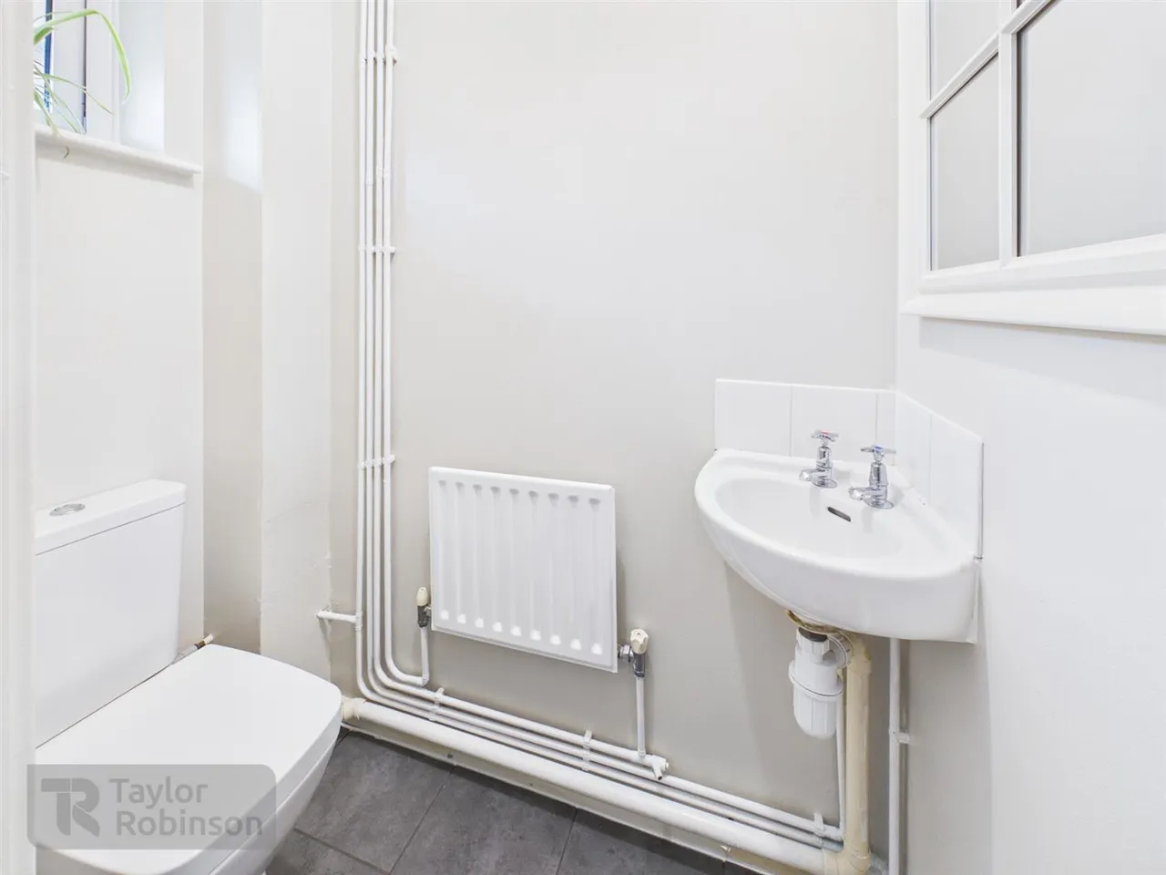 Jackson Road, Broadfield, RH11, photo 3