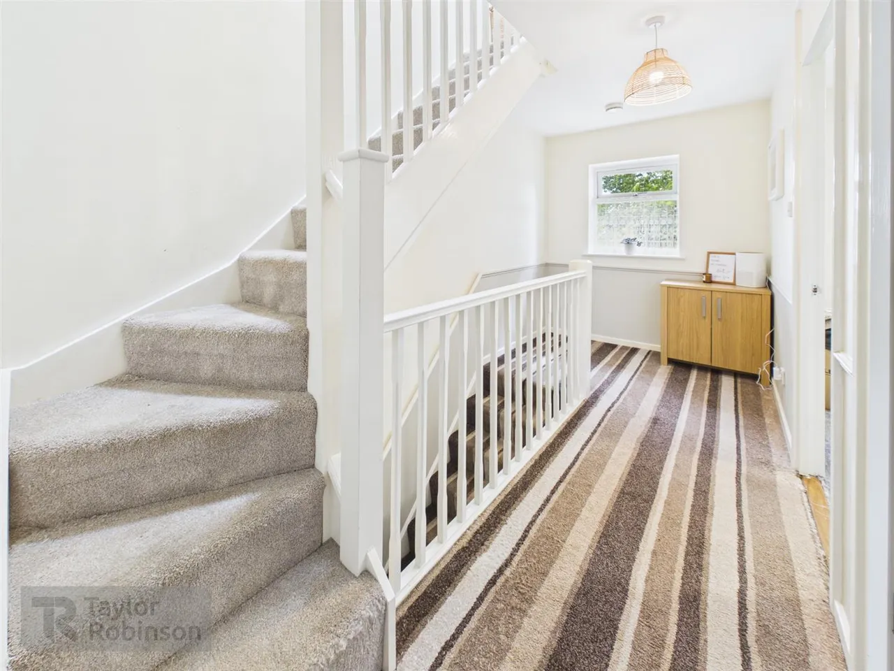 Jackson Road, Broadfield, RH11, photo 9