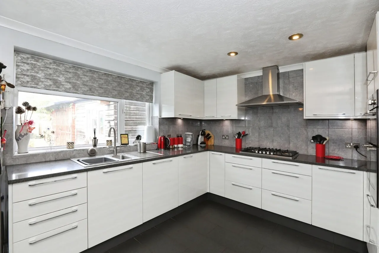 Lodge Close, Crawley, RH11, photo 2