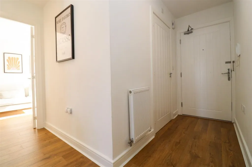 Newton Drive, Church Crookham, photo 9