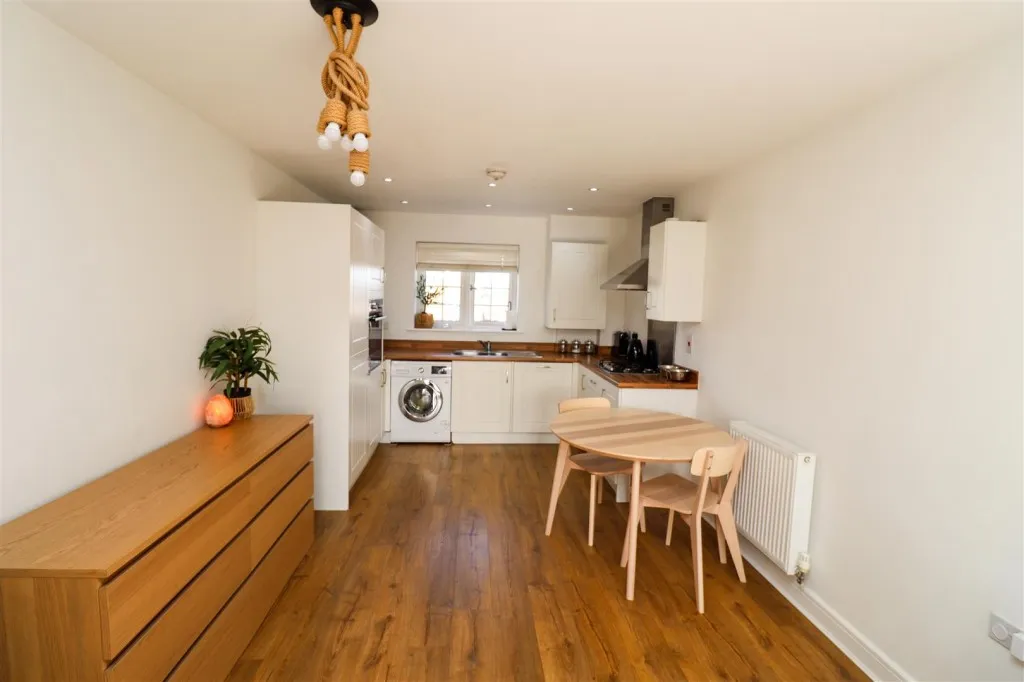 Newton Drive, Church Crookham, photo 4