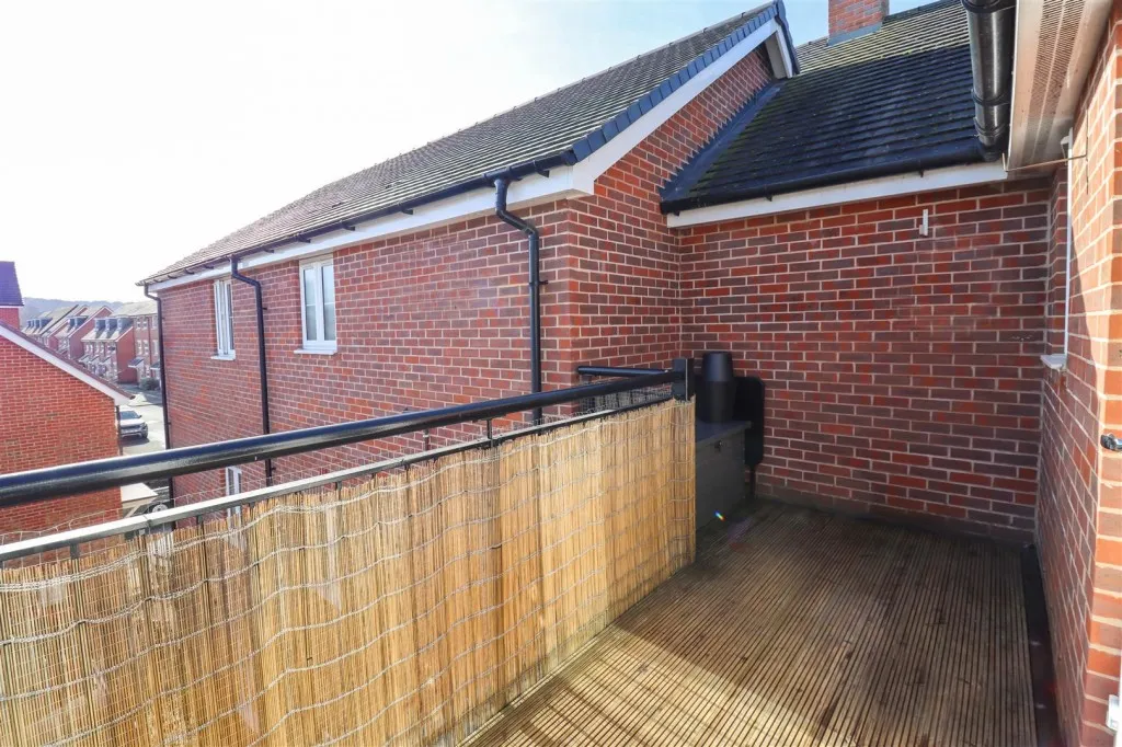 Newton Drive, Church Crookham, photo 11