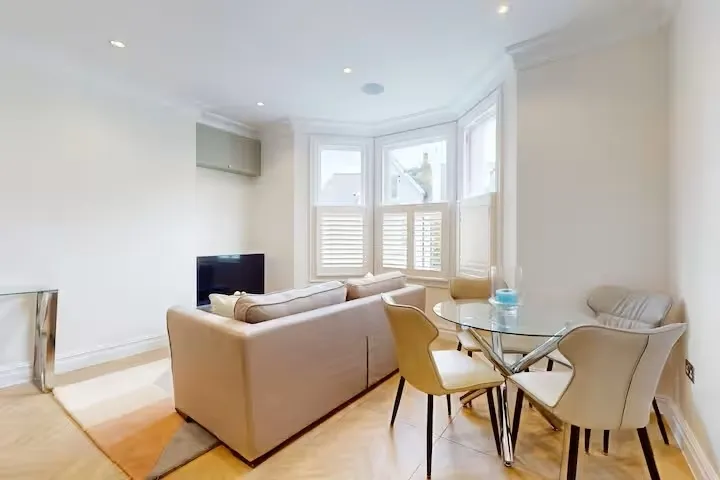 Larkfield Road Richmond TW9, photo 2