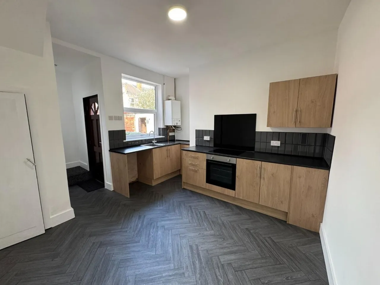 Robin hood street, WF10, photo 3