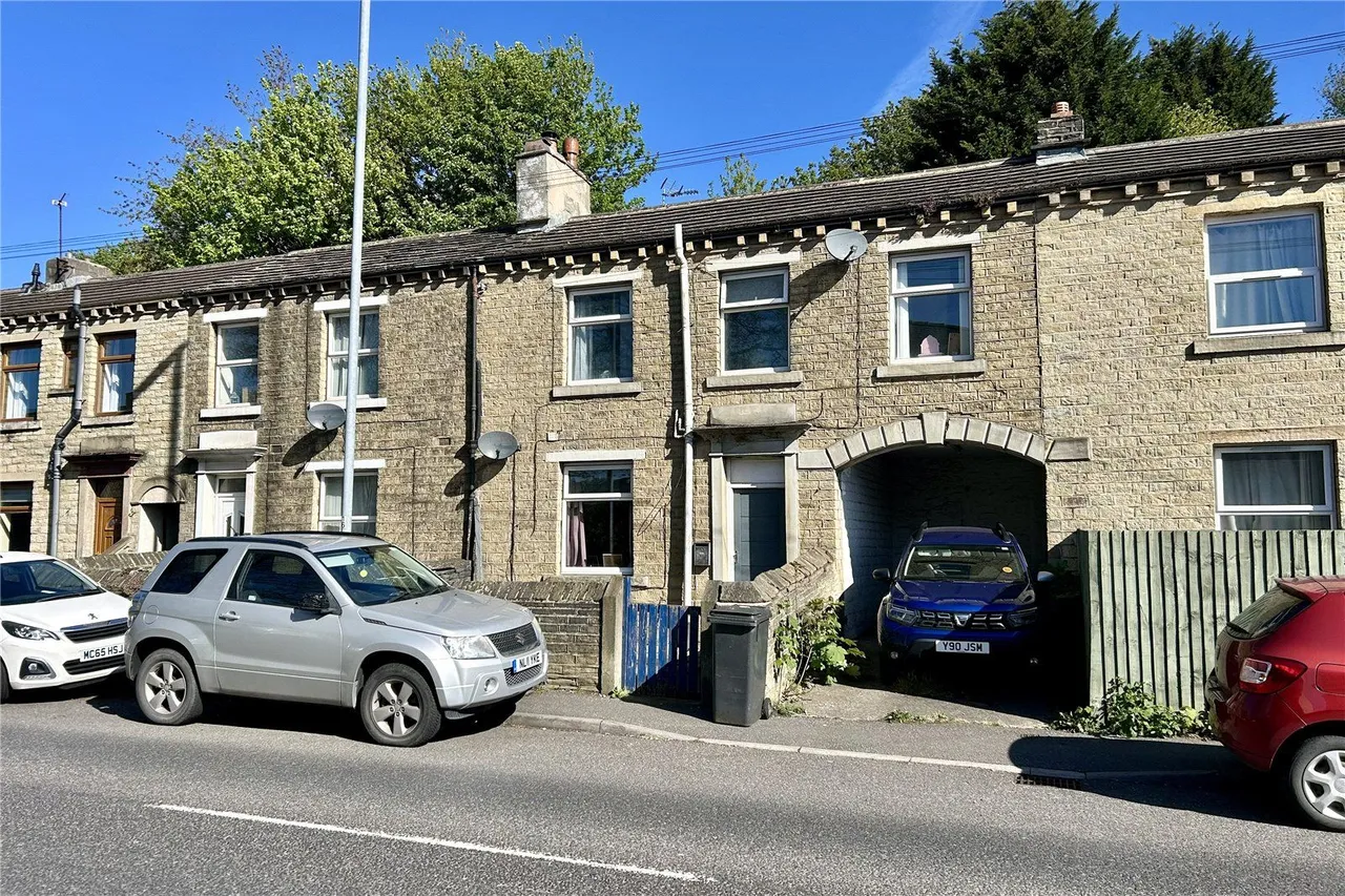 2 bed house for sale, Lowergate, Paddock, HD3