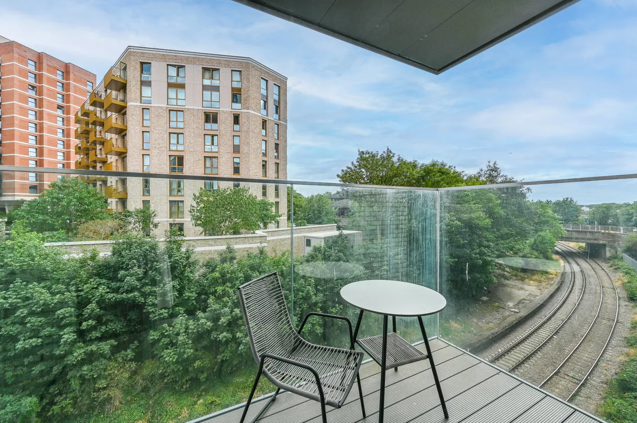 Flat 411, Underwood House, Brentford, photo 6