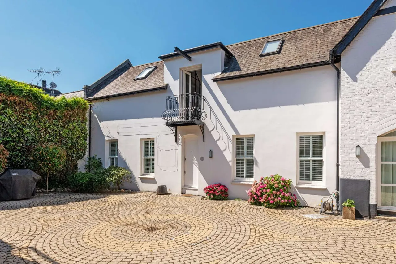2 bed house for sale — Bakery Place, London, SW11 1AT