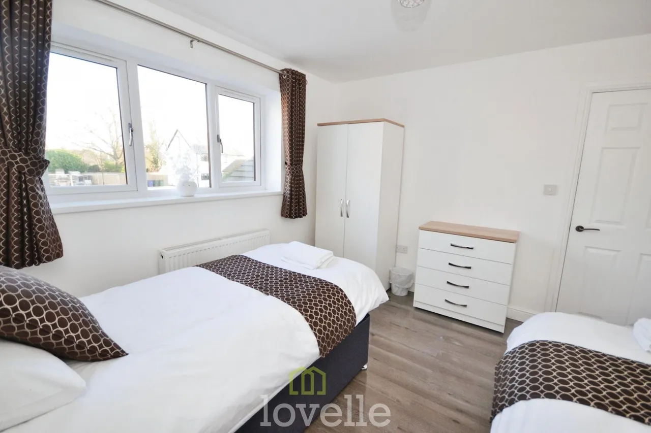 Poplars Close, New Waltham, DN36, photo 17