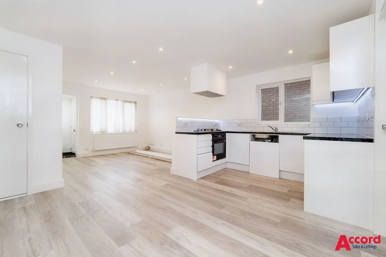 Juniper Way, Romford, RM3, photo 2